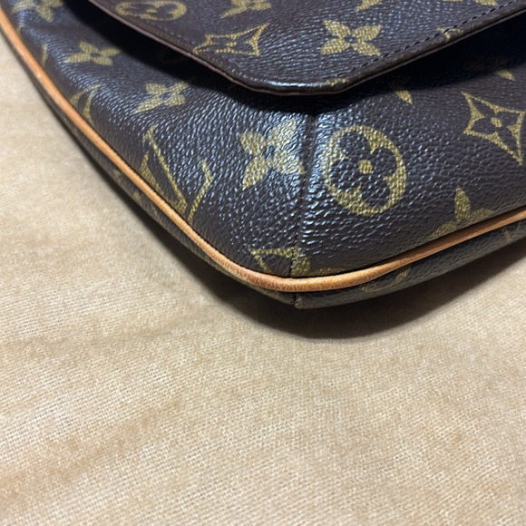 LOUIS VUITTON Musette Salsa shoulder bag - Picture 11 of 15